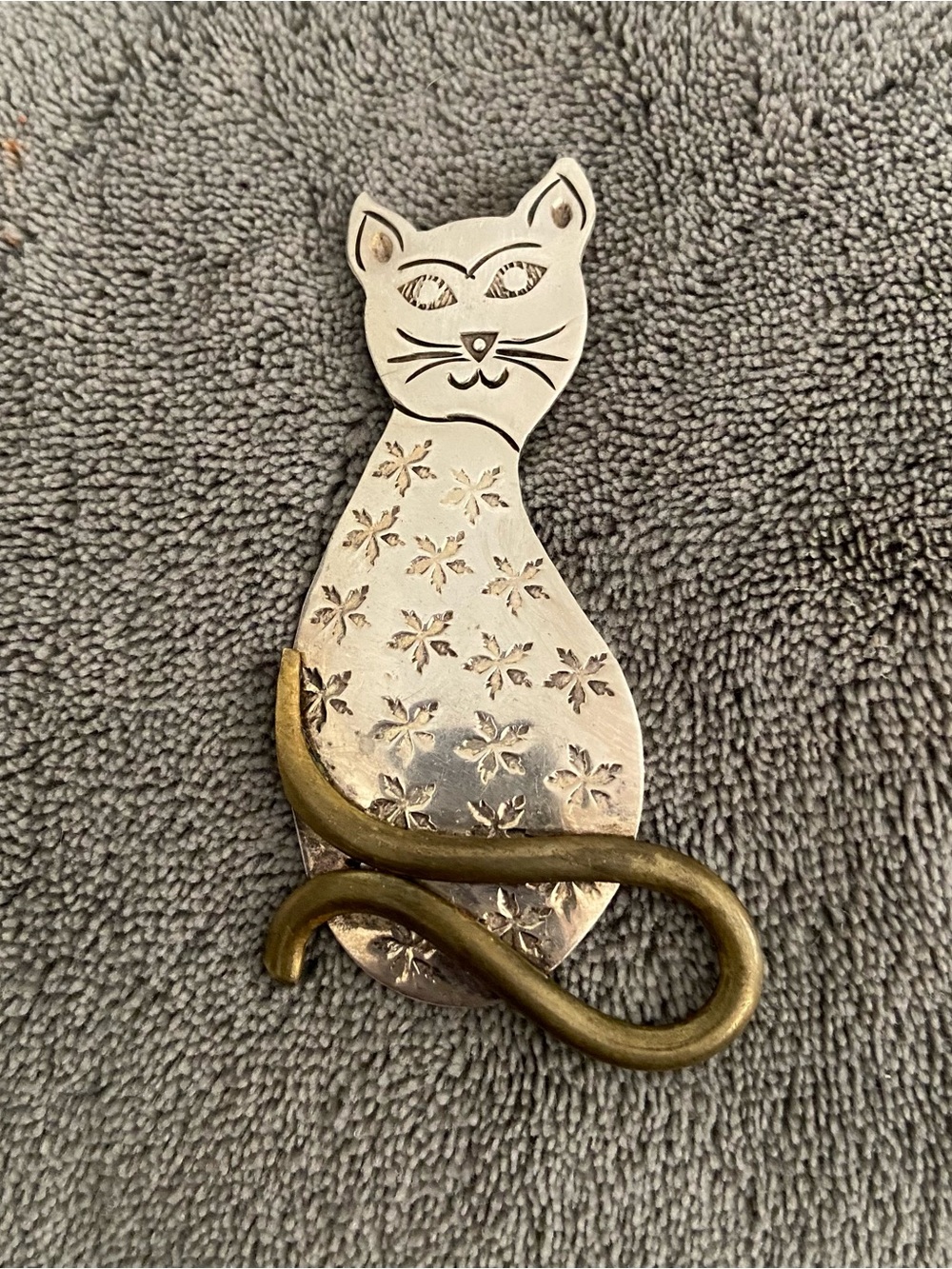 Vintage sterling silver Brooch Cat Taxco Brass tail cat Brooch 925 Mexico - Picture 3 of 7